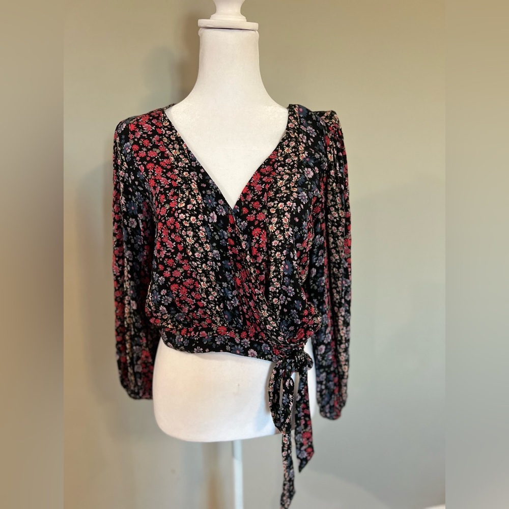 American Eagle size small long sleeve